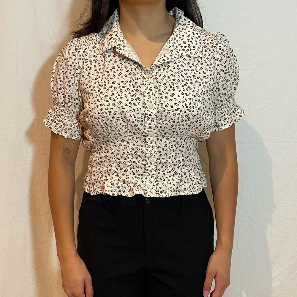 American Eagle Cream Crop Button Front Size Small